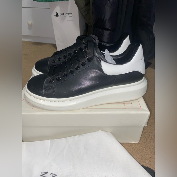 Size 44 (US men's 9.5) Alexander McQueens - Picture 3 of 8